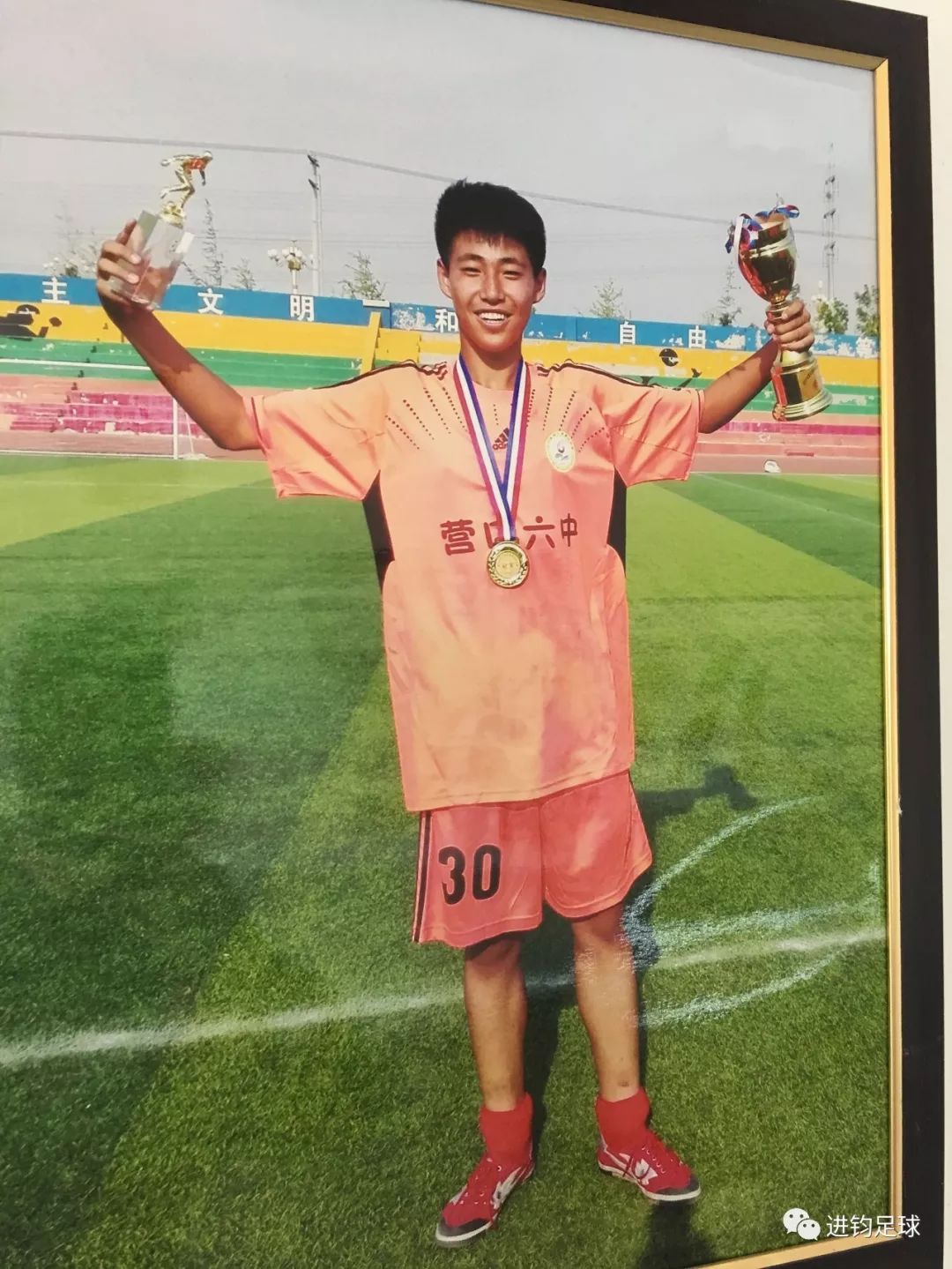 青少年足球年龄划分_历史上的青少年足球员是谁_青少年足球现状