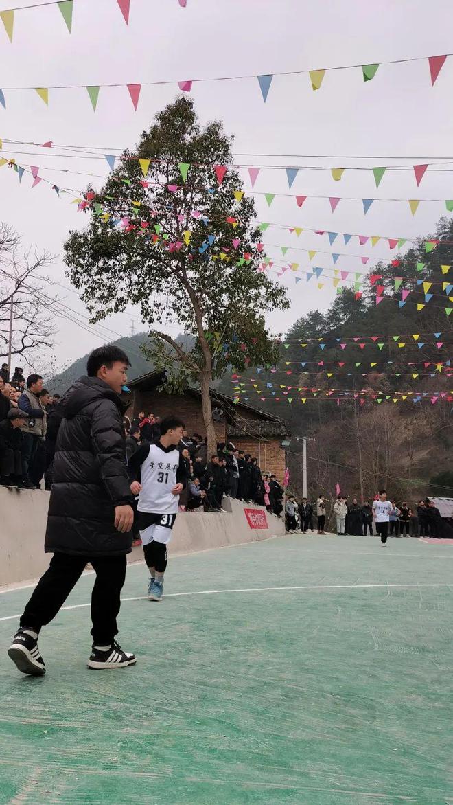 篮球怎么打篮球技巧_篮球怎么打的好_篮球打法教程
