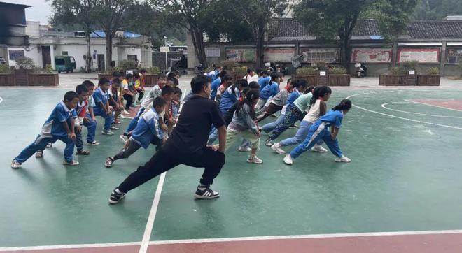篮球打法教程_篮球怎么打的好_篮球怎么打篮球技巧