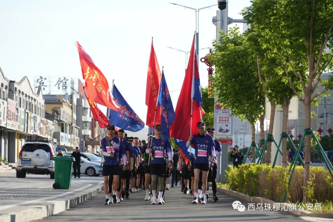 警察马拉松赛_警察马拉松活动_马拉松警察活动内容