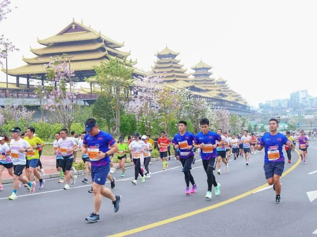 警察马拉松活动_警察马拉松赛_马拉松警察