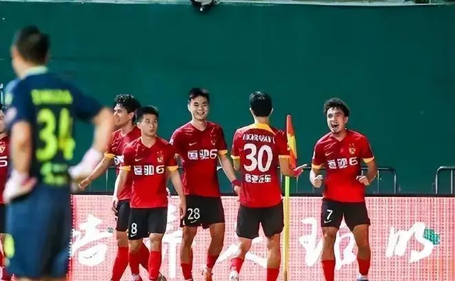 足球各个时代_足球历史每个时代的代表_足球时代历史代表球星